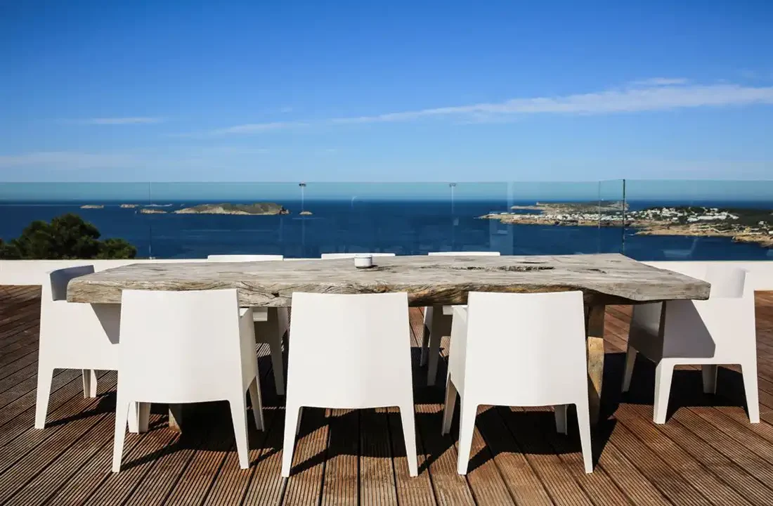 Exquisite-Luxury-Villa-with-Panoramic-Sea-Views-and-Rental-License-in-Cala-Moli-10-1