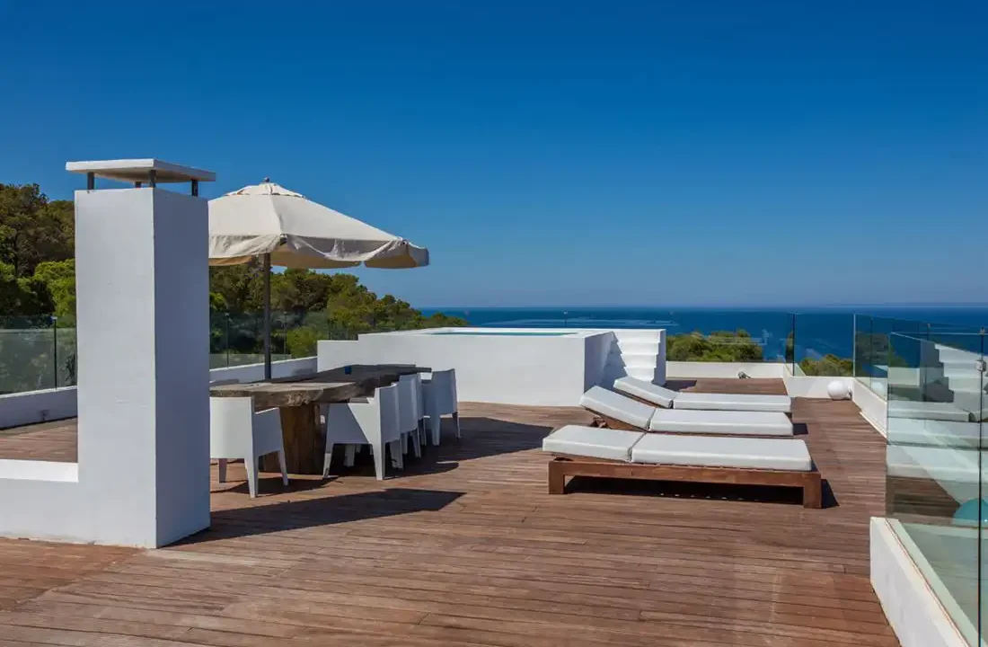 Exquisite-Luxury-Villa-with-Panoramic-Sea-Views-and-Rental-License-in-Cala-Moli-13-1