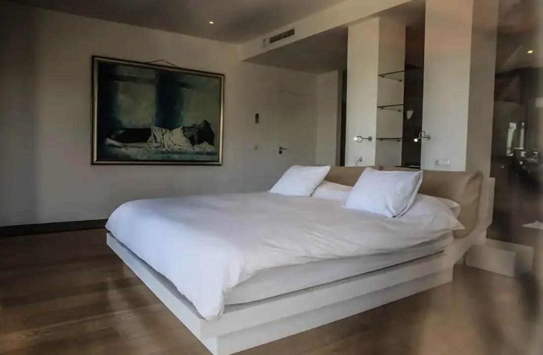 Exquisite-Luxury-Villa-with-Panoramic-Sea-Views-and-Rental-License-in-Cala-Moli-23