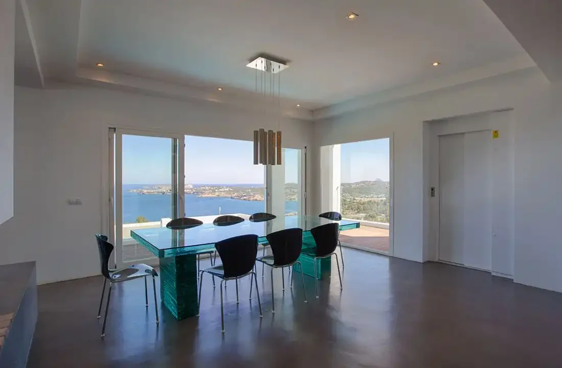 Exquisite-Luxury-Villa-with-Panoramic-Sea-Views-and-Rental-License-in-Cala-Moli-37