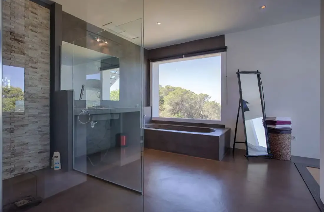 Exquisite-Luxury-Villa-with-Panoramic-Sea-Views-and-Rental-License-in-Cala-Moli-43