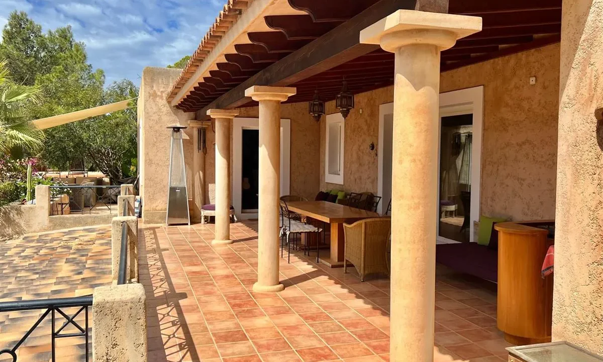 Stunning-seaview-home-for-sale-in-serene-location-19