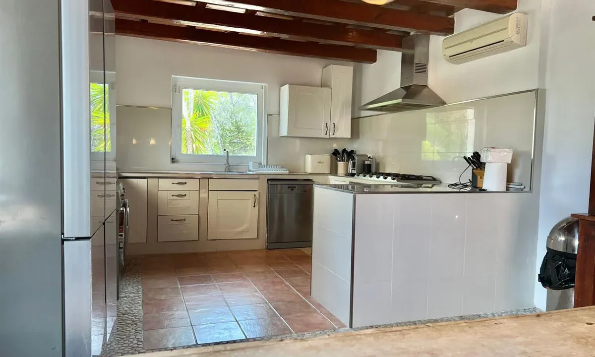 Stunning-seaview-home-for-sale-in-serene-location-27