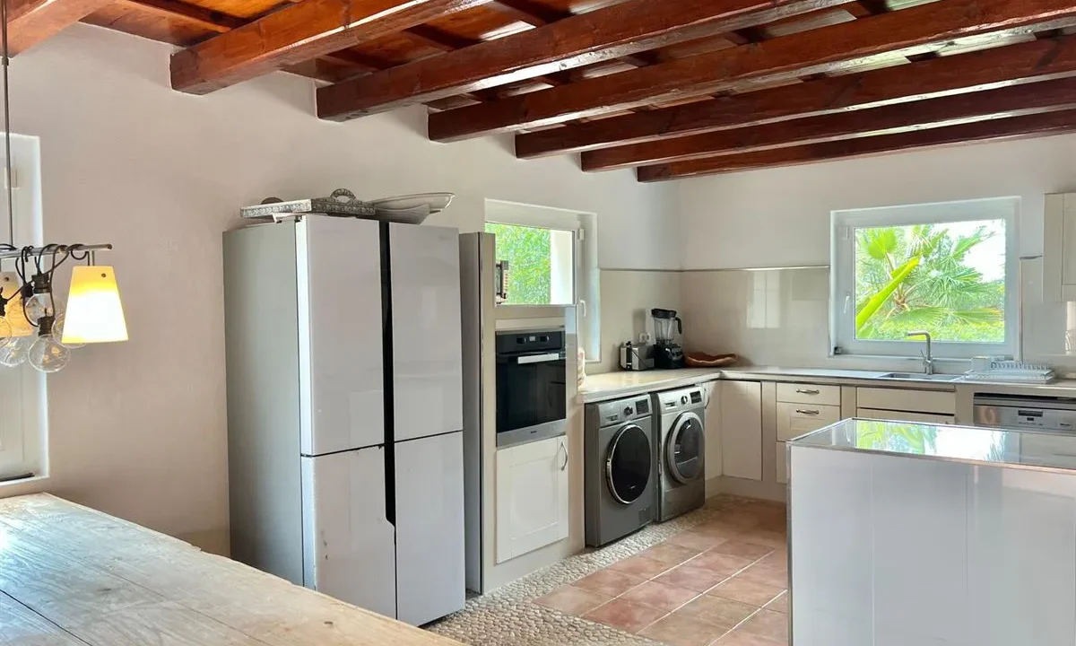 Stunning-seaview-home-for-sale-in-serene-location-32