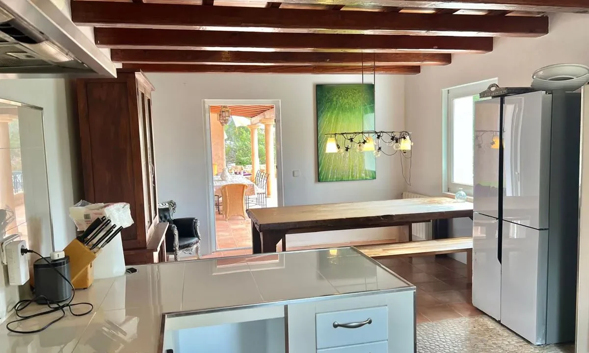 Stunning-seaview-home-for-sale-in-serene-location-34