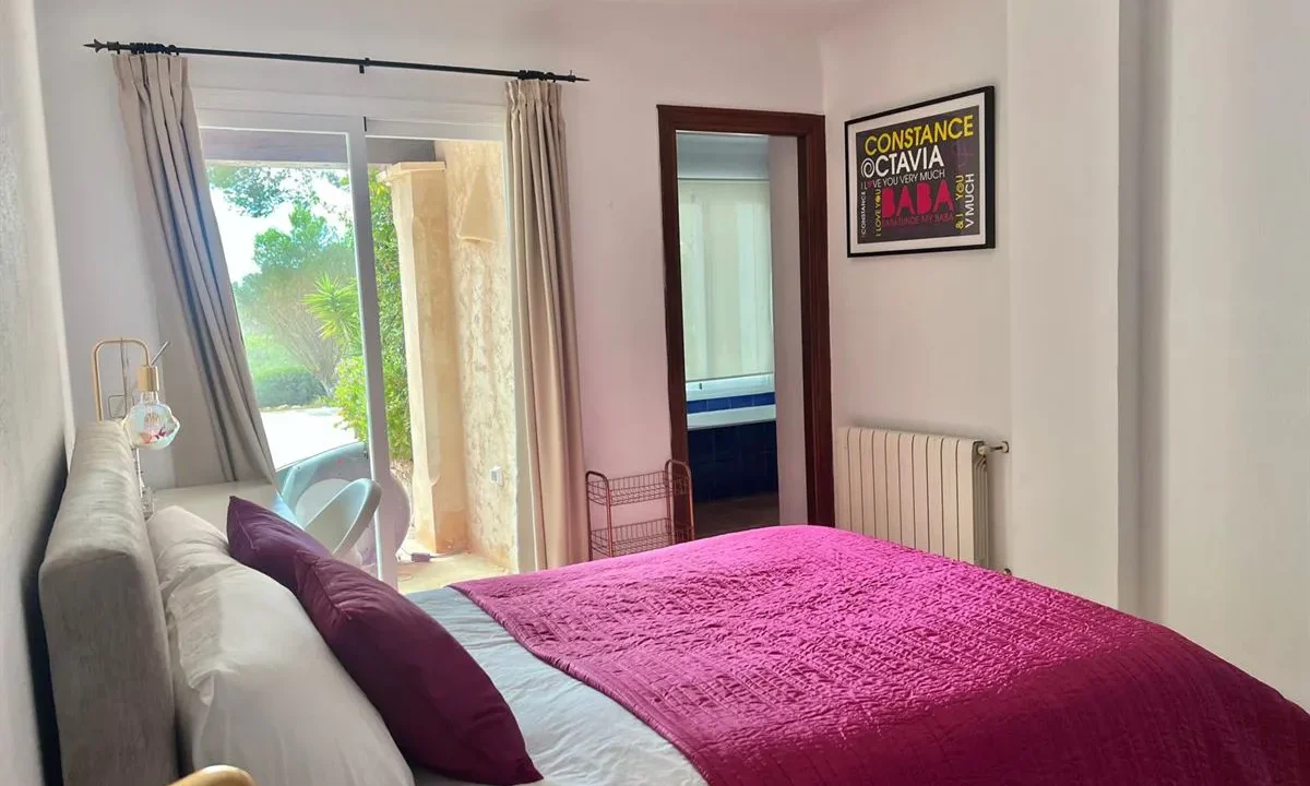 Stunning-seaview-home-for-sale-in-serene-location-35