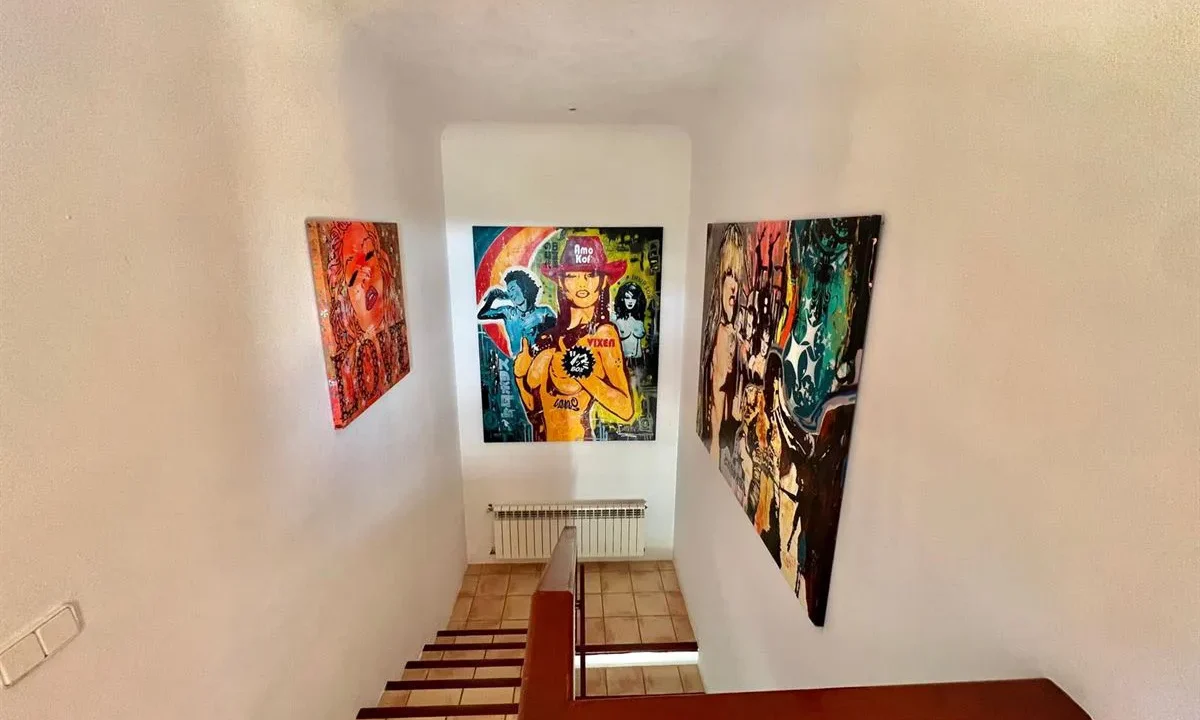 Stunning-seaview-home-for-sale-in-serene-location-36