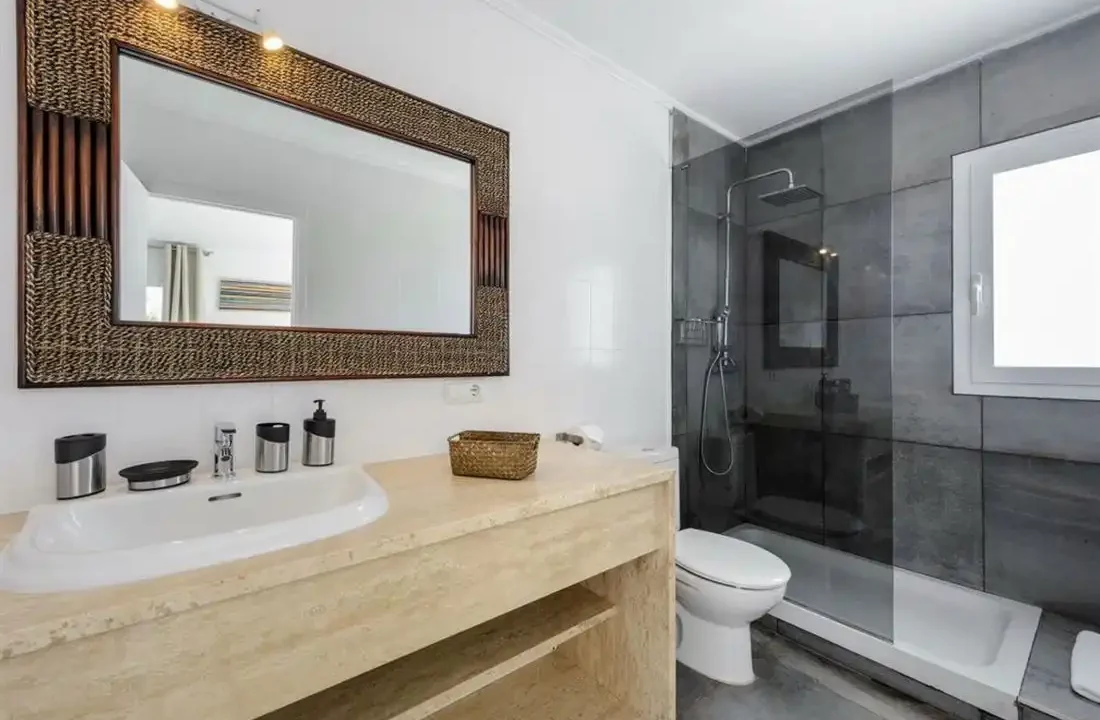 Villa-with-unparalleled-sea-views-in-Sa-Carroca-11