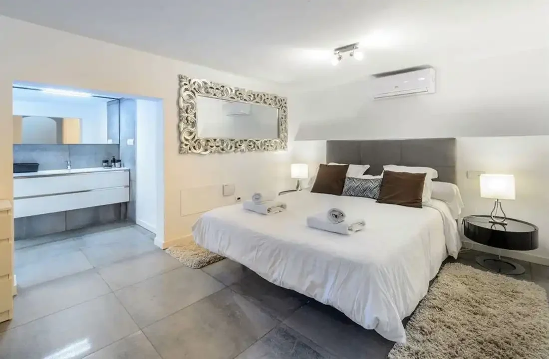 Villa-with-unparalleled-sea-views-in-Sa-Carroca-9