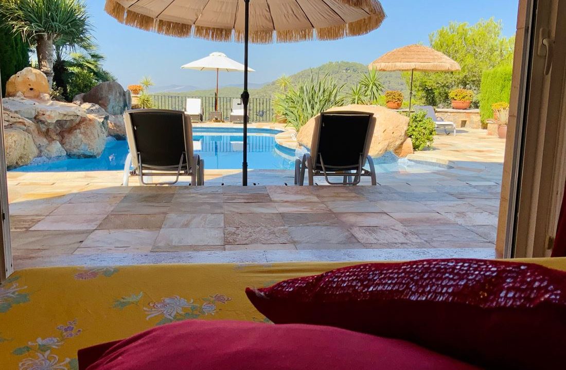 cw-ibiza-162902248185711villa-in-the-prestigious-gated-community-of-roca-llisa-with-breathtaking-views-of-the-hills_(11)