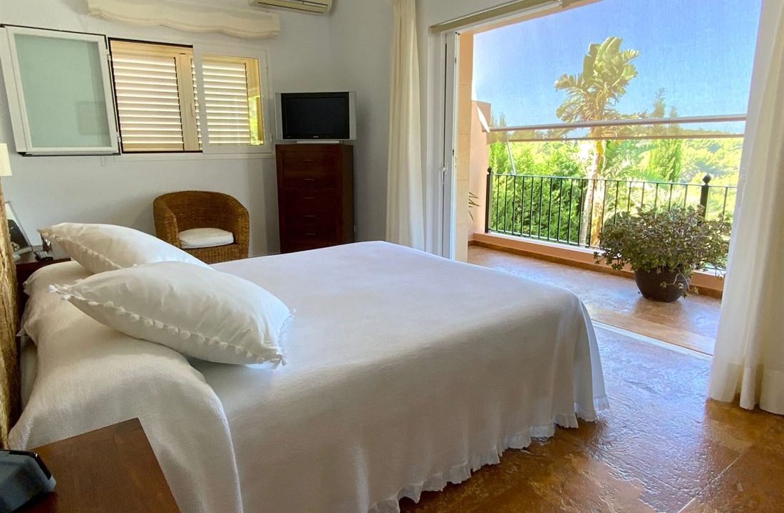 cw-ibiza-162902248185715villa-in-the-prestigious-gated-community-of-roca-llisa-with-breathtaking-views-of-the-hills_(15)