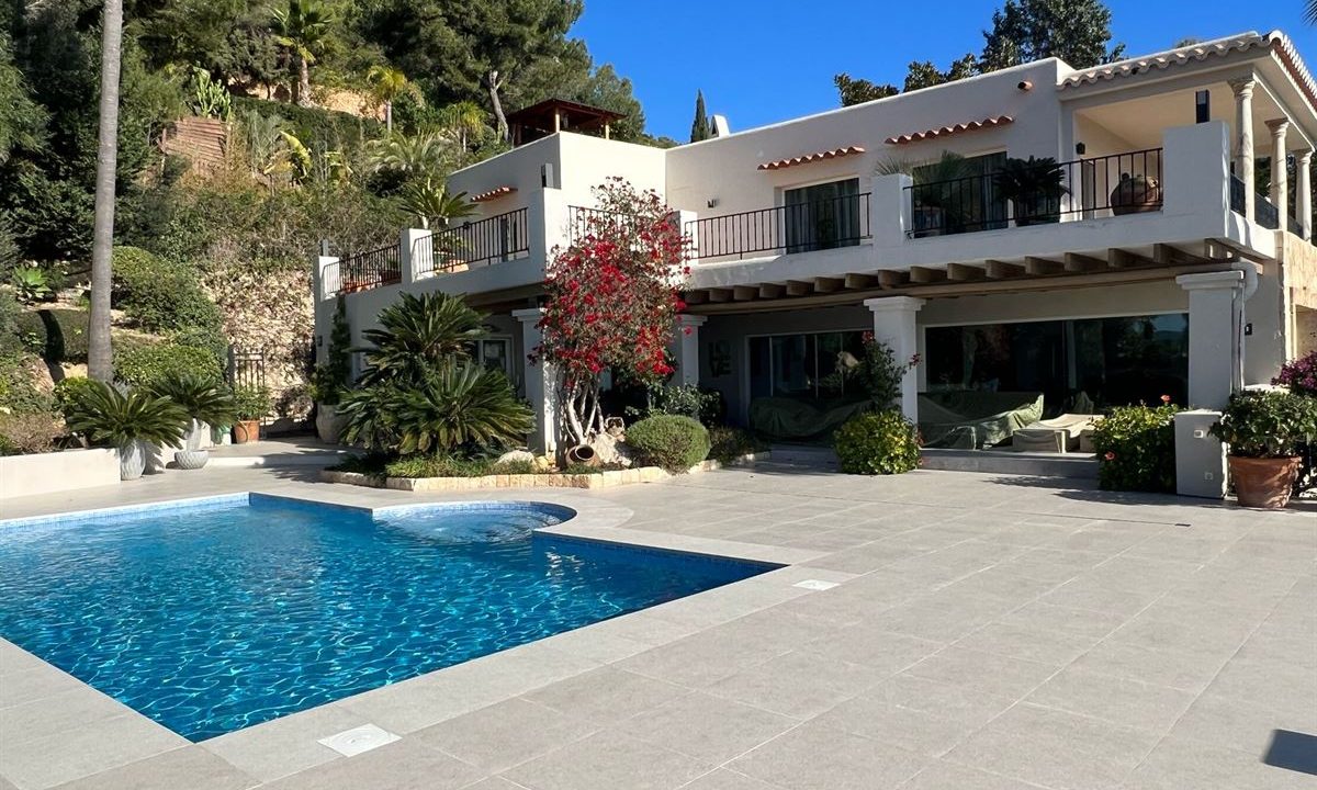 cw-ibiza-1706787902111289villa-in-can-furnet-with-amazing-views-to-ibiza-town_(4)