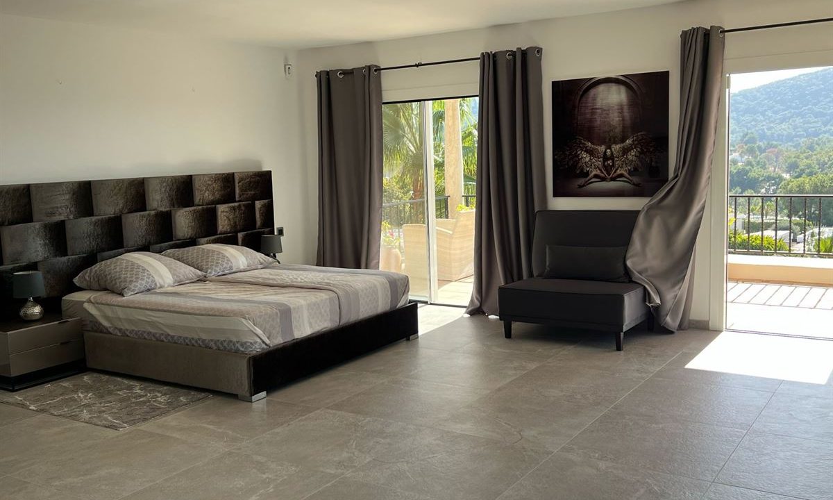 cw-ibiza-1706787913111308villa-in-can-furnet-with-amazing-views-to-ibiza-town_(23)