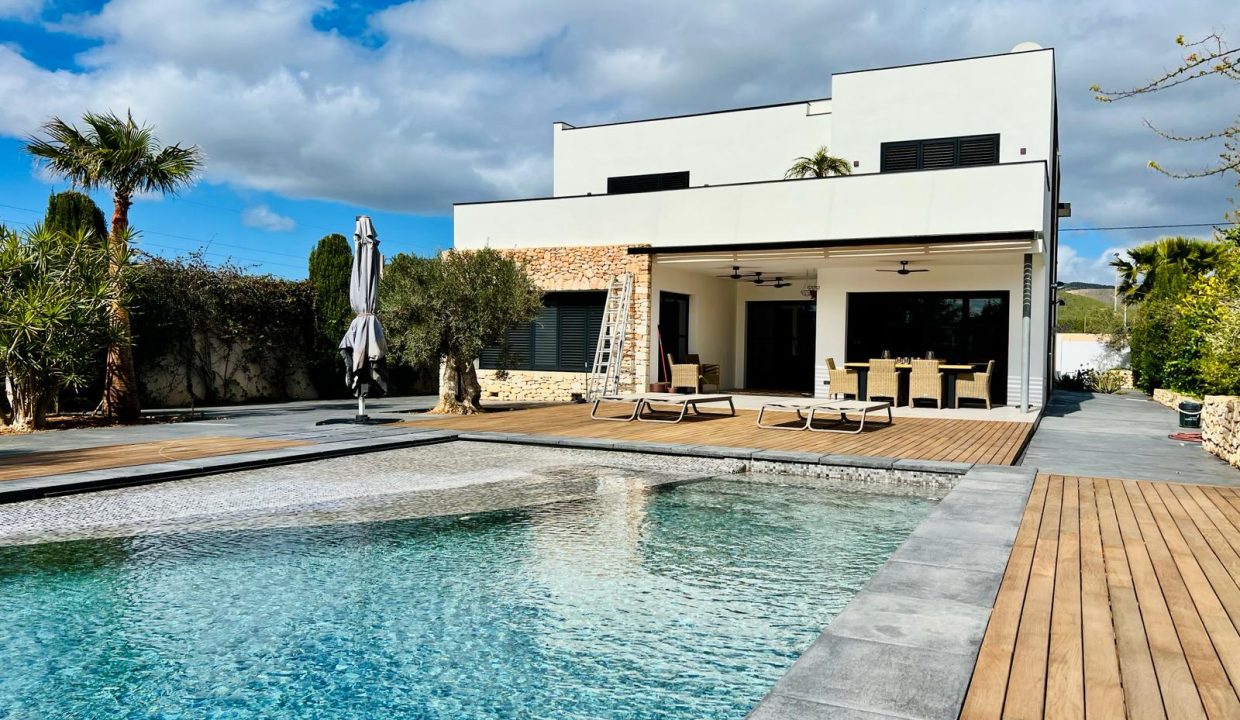 cw-ibiza-17103511841