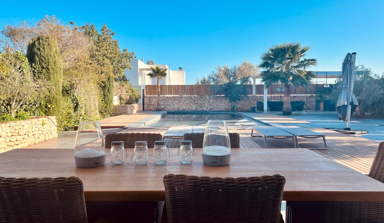 cw-ibiza-17103511841123112