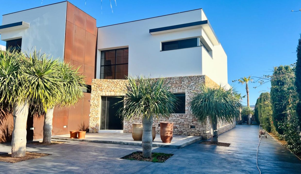 cw-ibiza-17103511851123148