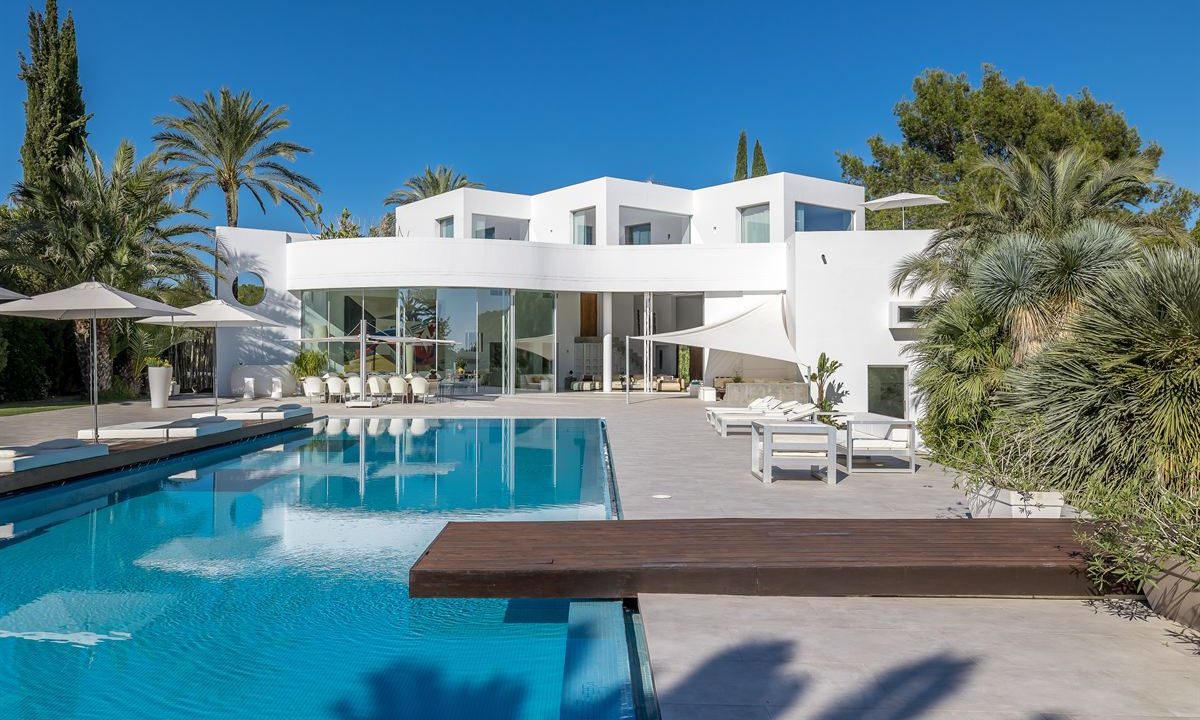cw-ibiza-1727327614115224contemporary-modern-villa-with-high-ceilings-in-santa-gertrudis_(3)