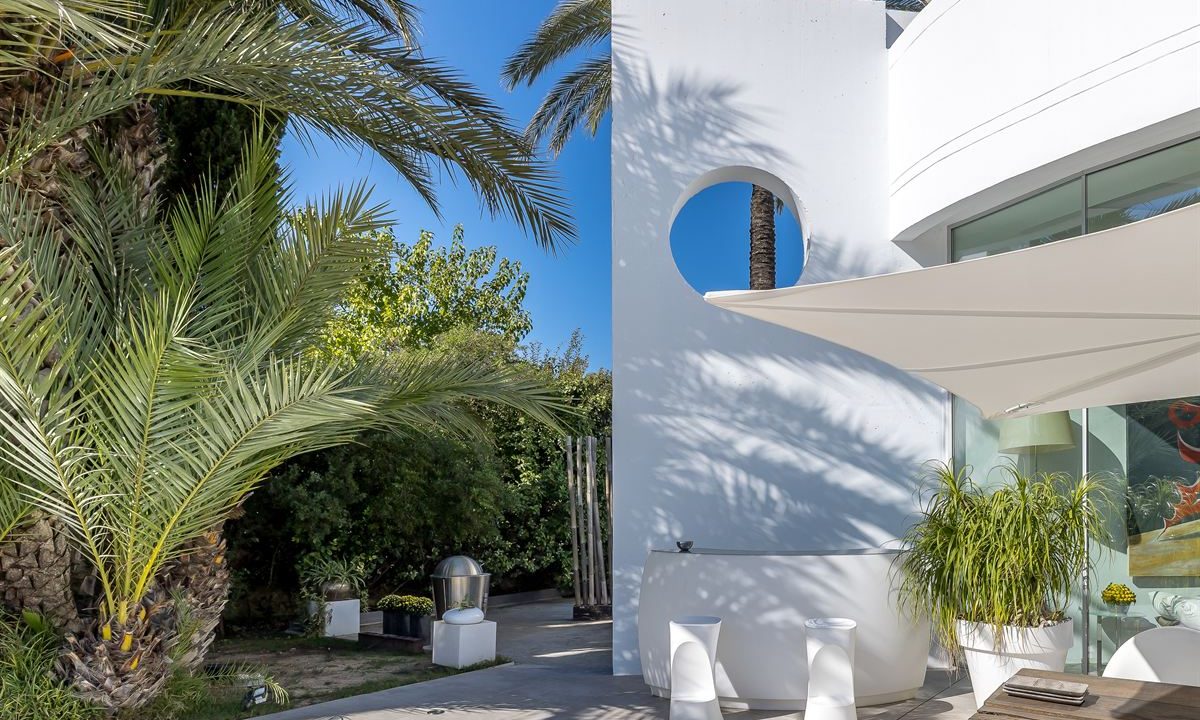 cw-ibiza-1727327615115227contemporary-modern-villa-with-high-ceilings-in-santa-gertrudis_(6)