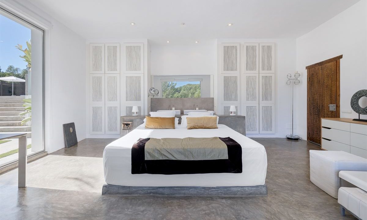 cw-ibiza-1727327639115246contemporary-modern-villa-with-high-ceilings-in-santa-gertrudis_(25)