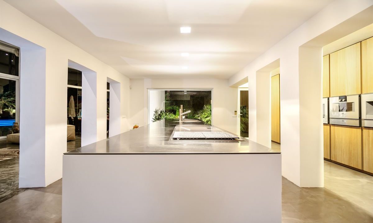 cw-ibiza-1727327642115258contemporary-modern-villa-with-high-ceilings-in-santa-gertrudis_(37)