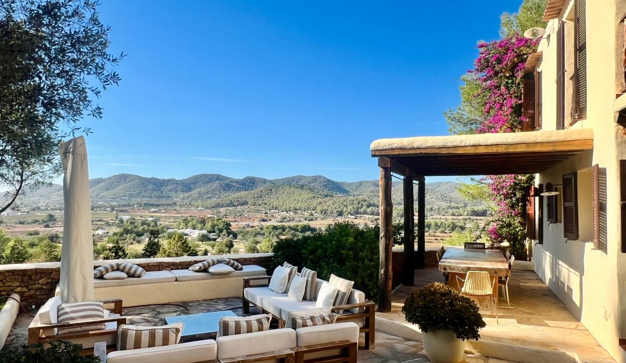 cw-ibiza-17274359931152957