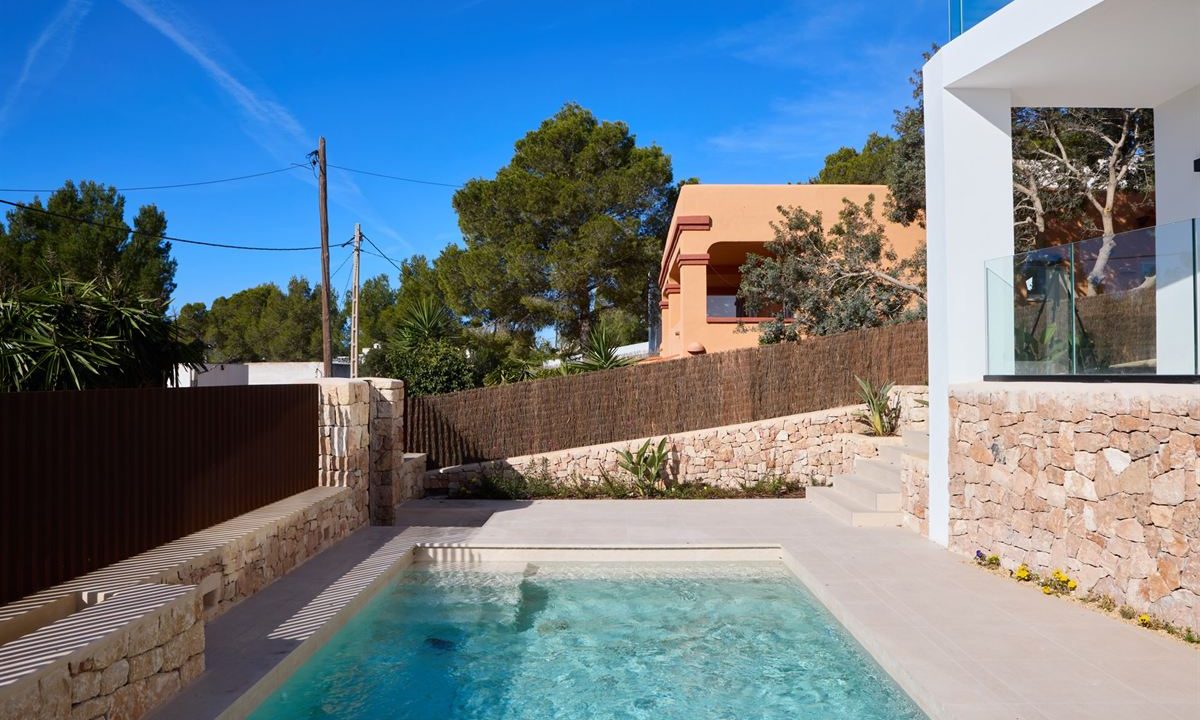 cw-ibiza-1741344935116432luxury-modern-villa-in-cap-martinet-sea-views-private-pool_(2)
