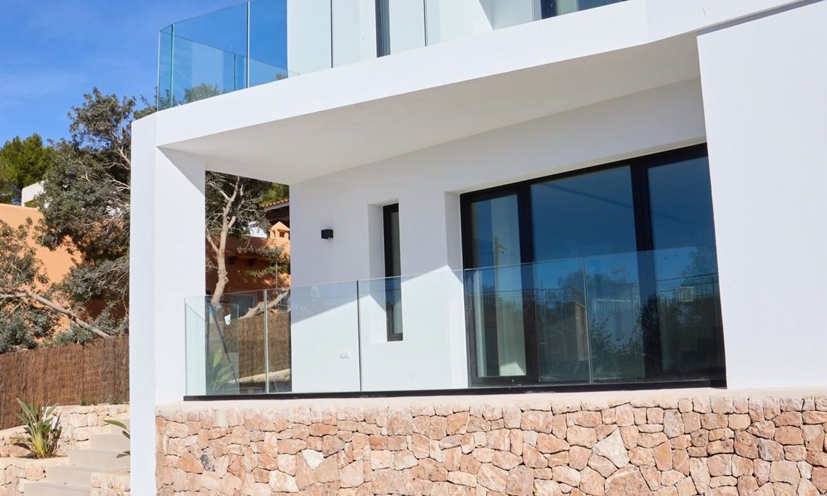 cw-ibiza-1741344938116438luxury-modern-villa-in-cap-martinet-sea-views-private-pool_(8)