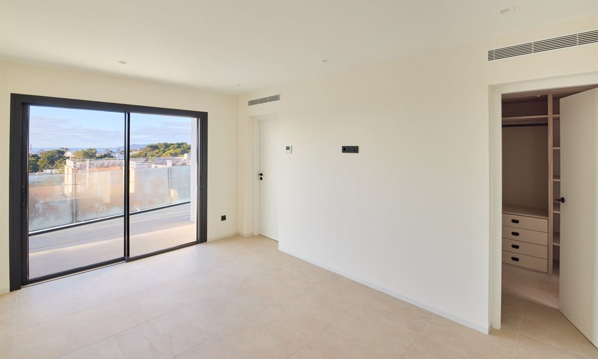 cw-ibiza-1741345053116454luxury-modern-villa-in-cap-martinet-sea-views-private-pool_(24)