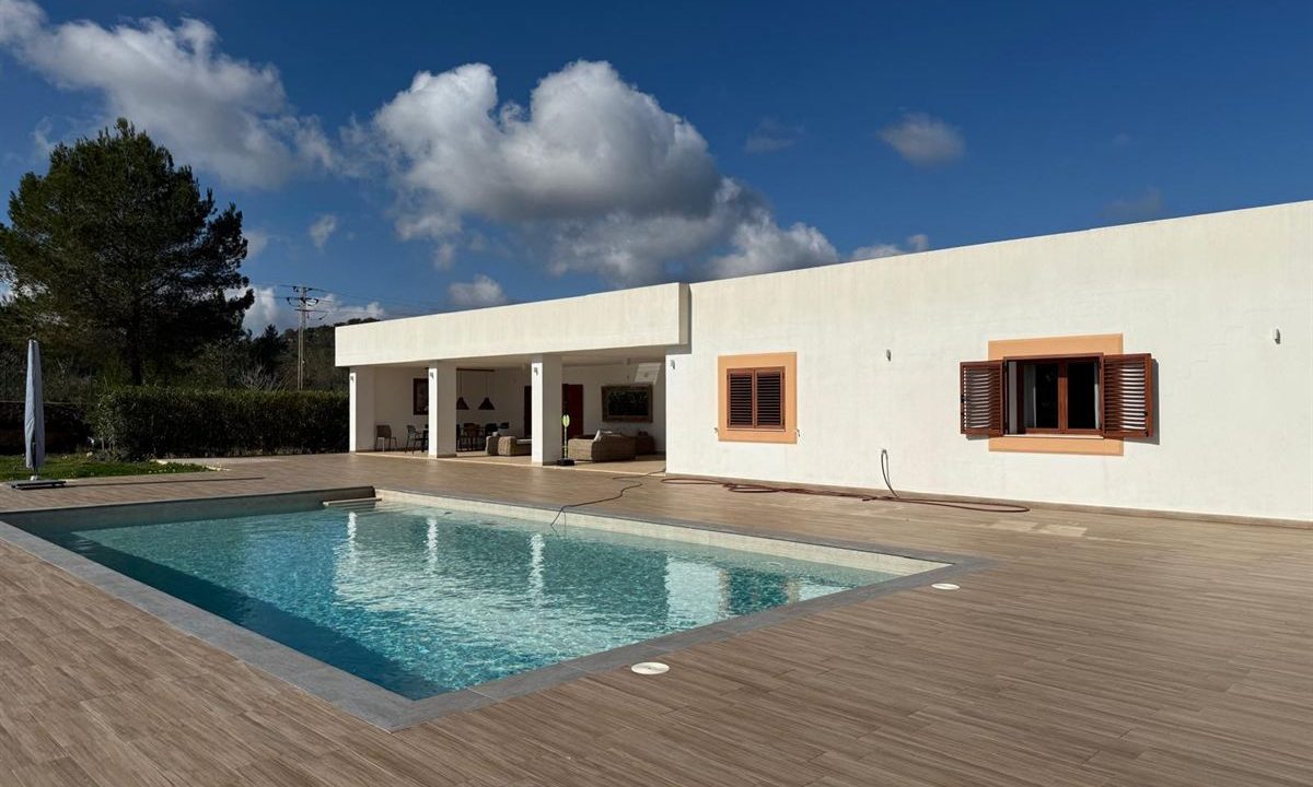 cw-ibiza-1744204556charming-countryside-home-near-santa-gertrudis_(1)